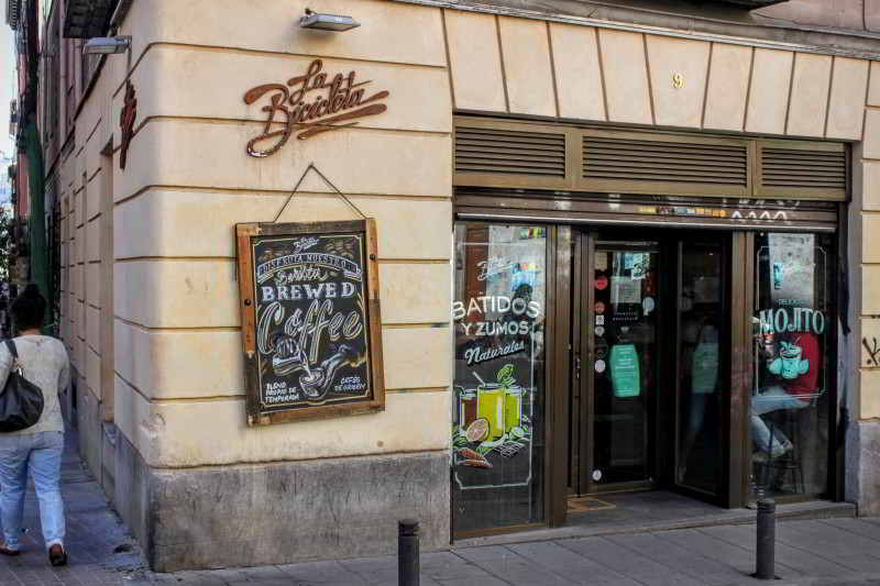 Fietscafé La Bicicleta voorzijde van het fietscafé in hartje Madrid