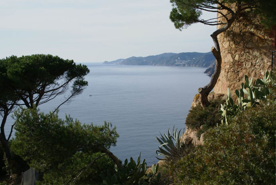 Het meer woeste gedeelte van de Costa Brava, bij Sant Elm Het meer woeste gedeelte van de Costa Brava, bij Sant Elm