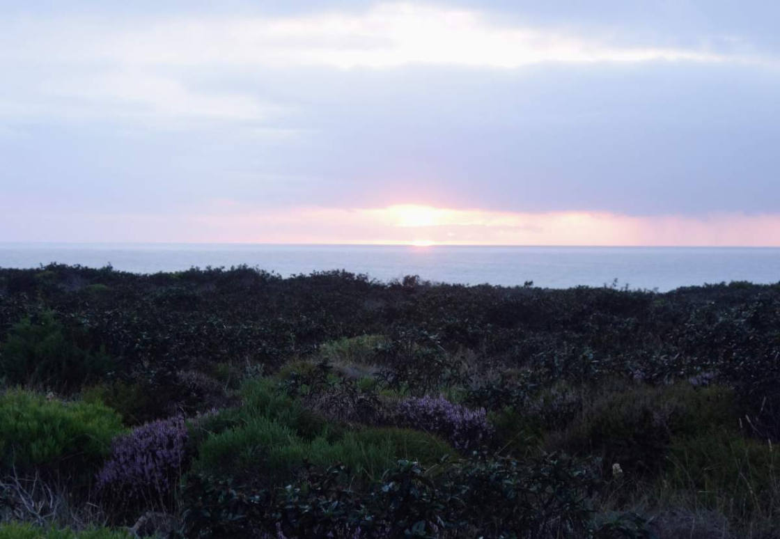 Inmiddels zakte de zon in de zee... Zonsondergang Atlantische Oceaan bij Alentejo