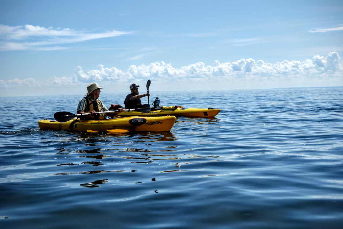 Kajaktocht van The Duluth Experience op Lake Superior, ofwel het Bovenmeer Bij Duluth kun je prachtige kajaktochten maken over Lake Superior