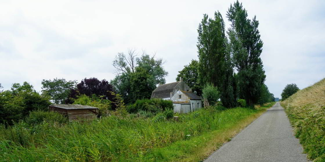 Verlaten huisje in de Hedwigepolder verlaten huis in de Hedwigepolder