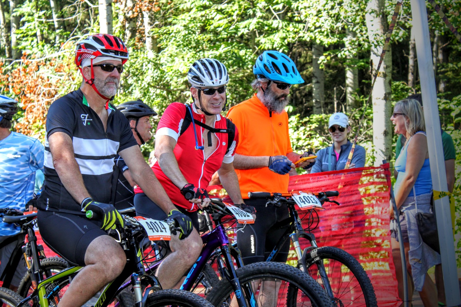 Great Hawk Chase in Duluth Jong en oud aan de start bij dit mtb-festival